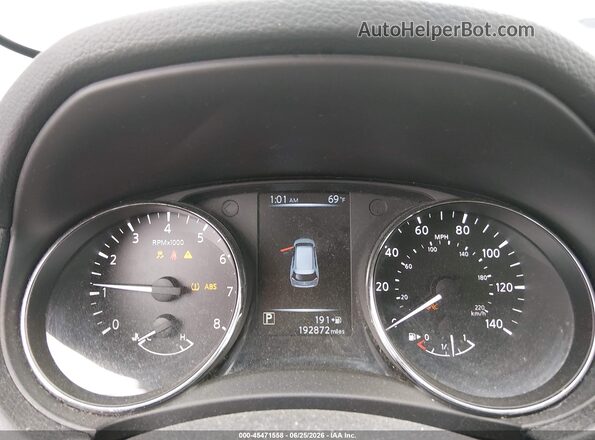 5N1AT2MV5HC882818 2017 NISSAN ROGUE White Widok tylnych siedzeń