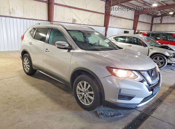 5N1AT2MV5JC701271 2018 NISSAN ROGUE Silver Delantero derecho