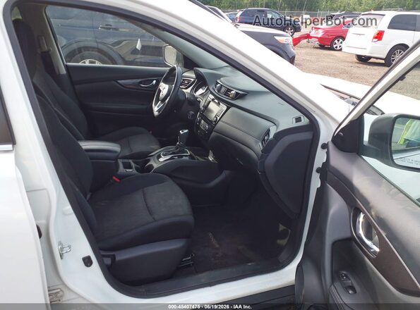 5N1AT2MV5JC811544 2018 NISSAN ROGUE White Front interior view