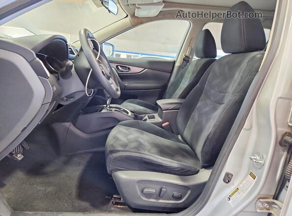 5N1AT2MV6GC795251 2016 NISSAN ROGUE Silver Front interior view