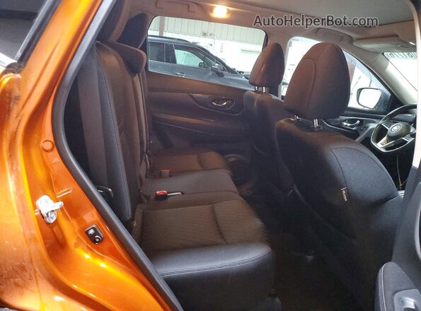 5N1AT2MV6HC761599 2017 NISSAN ROGUE Orange Вид задньої частини салону