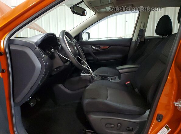 5N1AT2MV6HC761599 2017 NISSAN ROGUE Orange Вид салону спереду