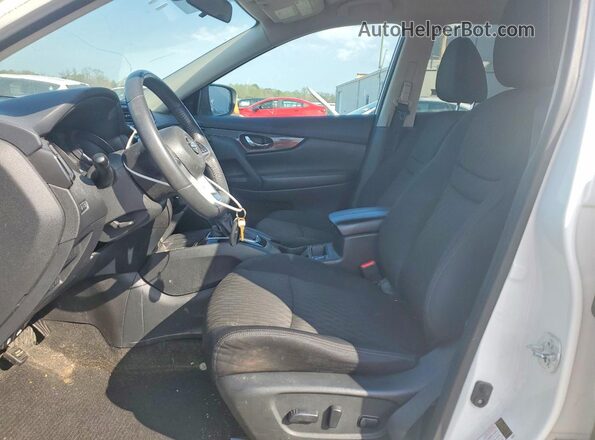 5N1AT2MV7HC808901 2017 NISSAN ROGUE Белый Вид салона спереди