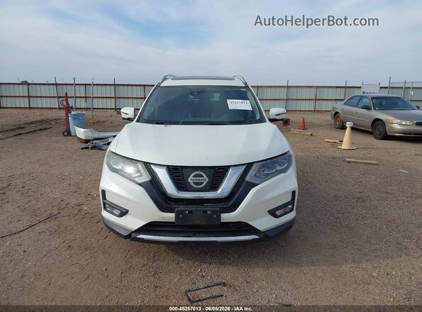5N1AT2MV7HC869763 2017 NISSAN ROGUE White Widok wnętrza z tyłu