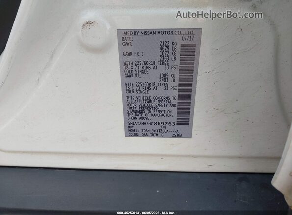 5N1AT2MV7HC869763 2017 NISSAN ROGUE White Widok komory silnika