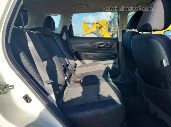 5N1AT2MV9HC745736 2017 NISSAN ROGUE White Rear seats view