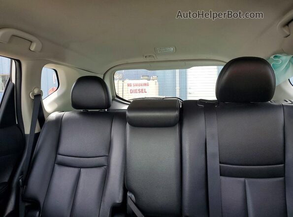 5N1AT2MV9JC814009 2018 NISSAN ROGUE White Հետևի նստատեղերի տեսք