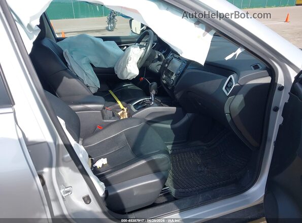 5N1AT2MVXGC870839 2016 NISSAN ROGUE Серебряный Вид салона спереди