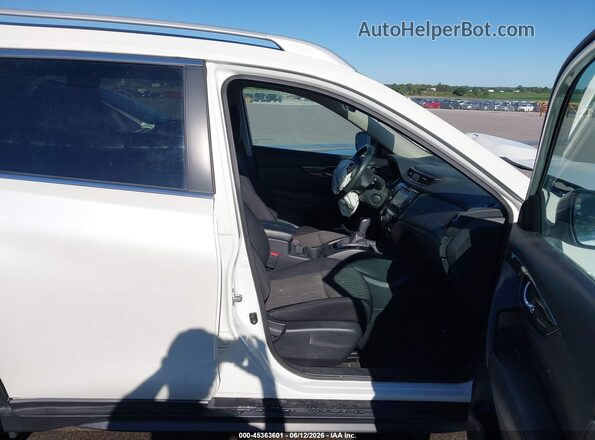 5N1AT2MVXHC789972 2017 NISSAN ROGUE White Widok wnętrza z przodu