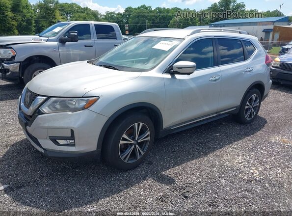 5N1AT2MVXJC731110 2018 NISSAN ROGUE Silver Vista tres cuartos delantera izquierda