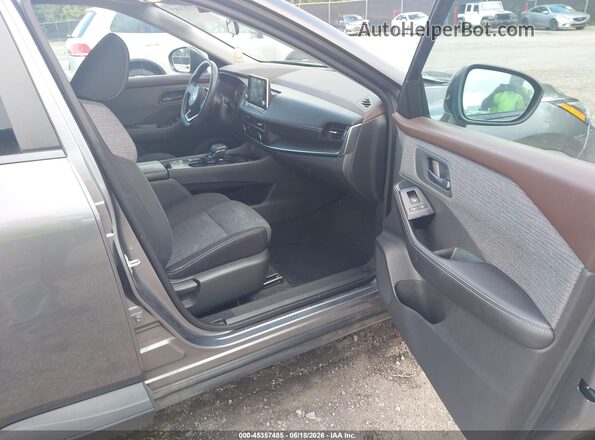 5N1AT3AAXMC771909 2021 NISSAN ROGUE Серый Вид салона спереди