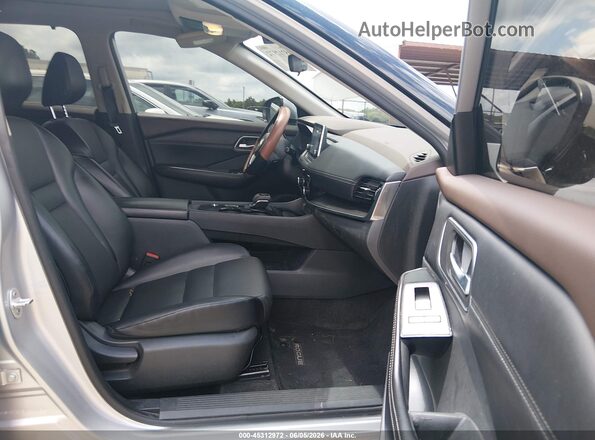 5N1AT3BA3MC810032 2021 NISSAN ROGUE Серебряный Вид салона спереди
