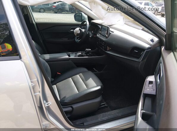 5N1AT3BA6MC718171 2021 NISSAN ROGUE Silver Front interior view