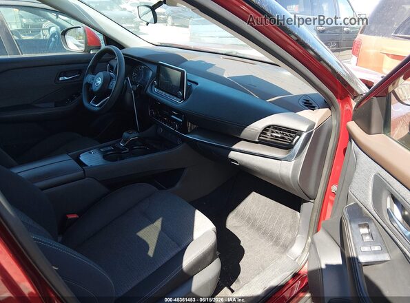 5N1AT3BAXMC820685 2021 NISSAN ROGUE Бордовый Вид салона спереди