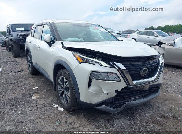 5N1AT3BB8MC722988 2021 NISSAN ROGUE White Widok z przodu