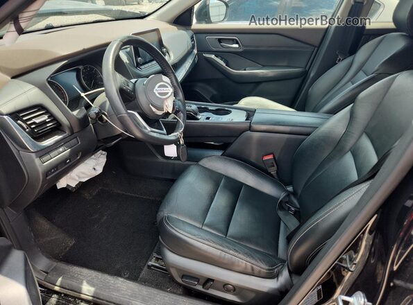 5N1AT3CA1MC798686 2021 NISSAN ROGUE Черный Вид салона спереди