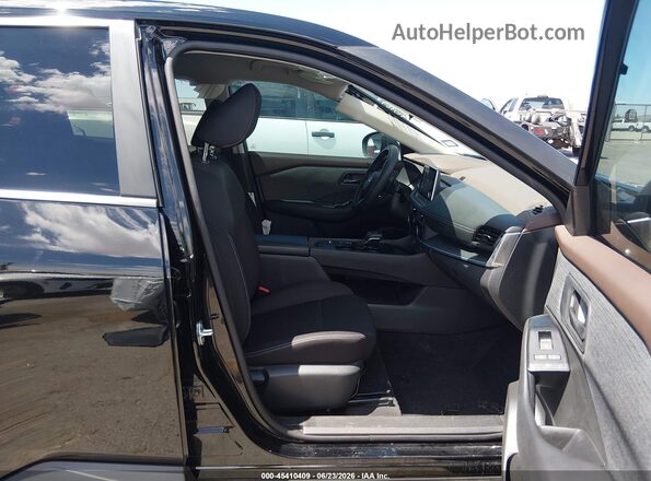 5N1BT3AA4PC760607 2023 NISSAN ROGUE Черный Вид салона спереди