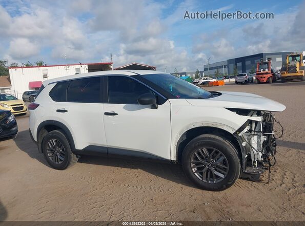 5N1BT3AB1PC754532 2023 NISSAN ROGUE White Widok wnętrza z tyłu