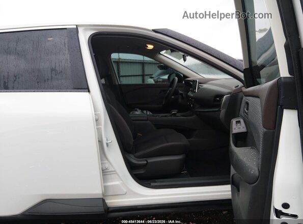 5N1BT3AB7PC673924 2023 NISSAN ROGUE White Front interior view