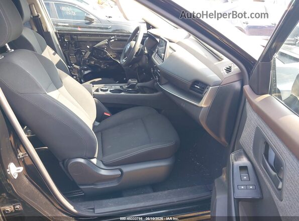 5N1BT3AB7PC857261 2023 NISSAN ROGUE Черный Вид салона спереди