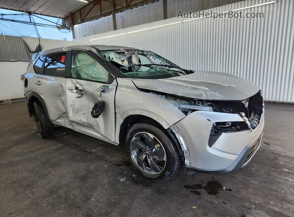 5N1BT3BA0SC796527 2025 NISSAN ROGUE Silver სალონის 360-გრადუსიანი ხედი
