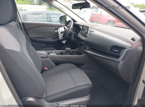 5N1BT3BA1PC890181 2023 NISSAN ROGUE Silver Вид салону спереду