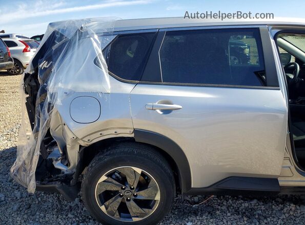5N1BT3BA1SC839384 2025 NISSAN ROGUE Gray Սալոնի հետևի տեսք