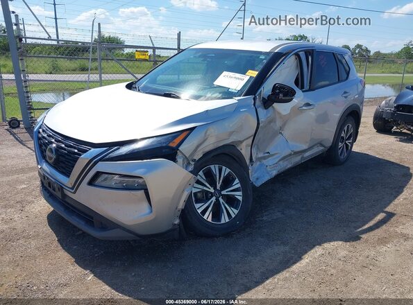5N1BT3BA2NC672988 2022 NISSAN ROGUE Silver Vista tres cuartos delantera izquierda
