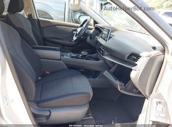 5N1BT3BA3PC846568 2023 NISSAN ROGUE Silver Вид салону спереду