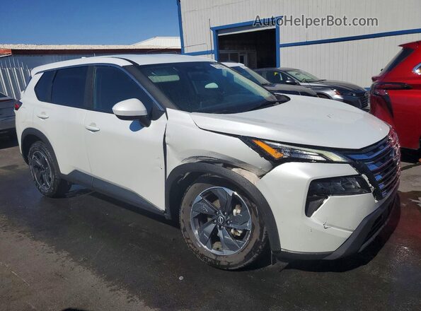5N1BT3BA3SC796599 2025 NISSAN ROGUE White Delantero derecho