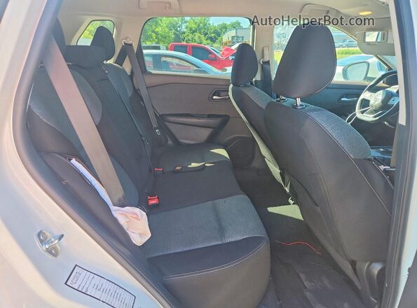 5N1BT3BA4PC904283 2023 NISSAN ROGUE White Rear seats view