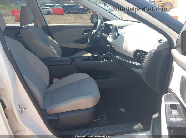 5N1BT3BA5PC760355 2023 NISSAN ROGUE White Вид салону спереду