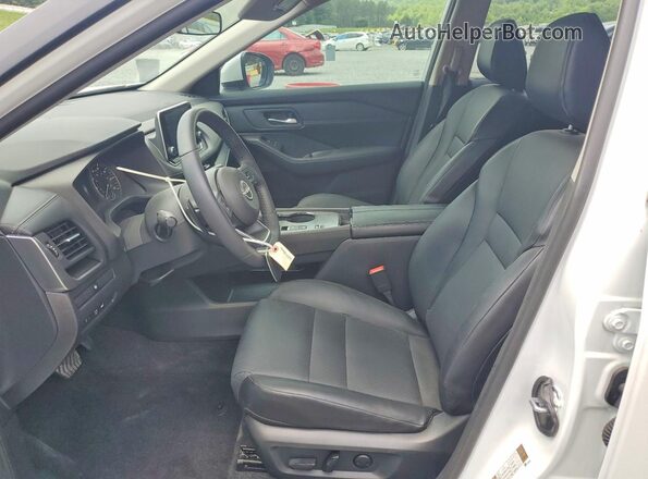 5N1BT3BA6RC755829 2024 NISSAN ROGUE White Widok wnętrza z przodu