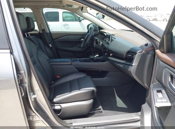 5N1BT3BA8PC691998 2023 NISSAN ROGUE Серый Вид салона спереди