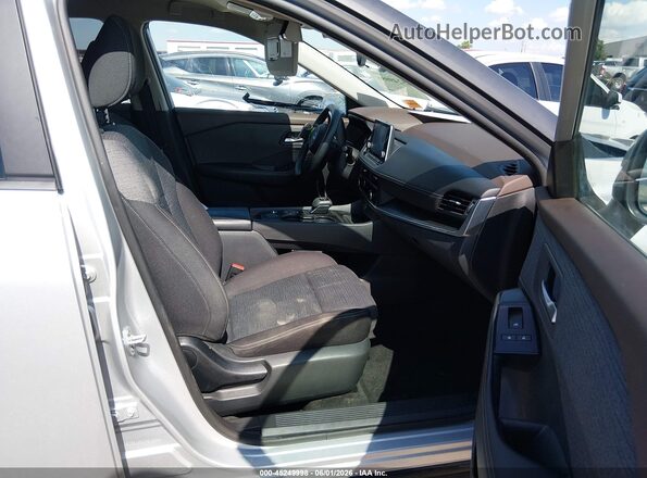 5N1BT3BA8PC791633 2023 NISSAN ROGUE Silver წინა სალონის ხედი