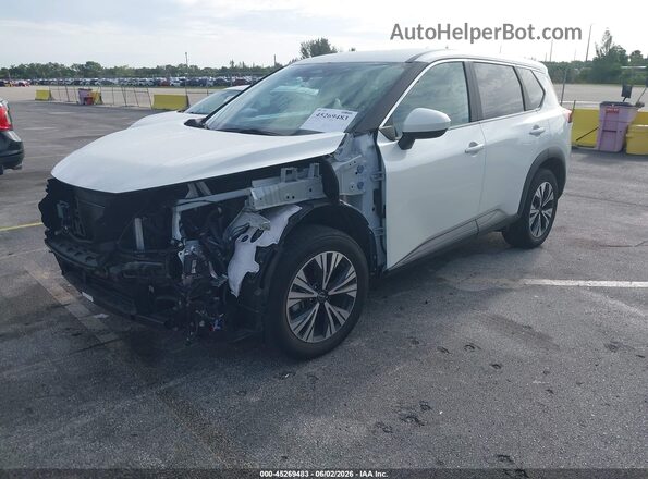 5N1BT3BA8PC930935 2023 NISSAN ROGUE Белый Передняя левая четверть