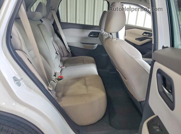 5N1BT3BA8SC764151 2025 NISSAN ROGUE White Widok wnętrza z tyłu