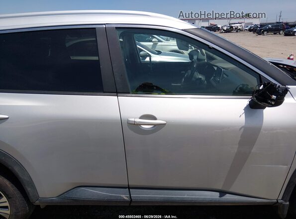 5N1BT3BA9PC906806 2023 NISSAN ROGUE Серебряный Вид задней части салона