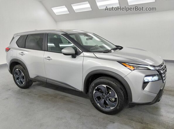5N1BT3BA9SC819156 2025 NISSAN ROGUE Silver Передня права чверть