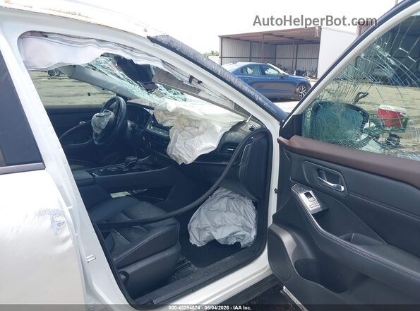 5N1BT3BAXPC779385 2023 NISSAN ROGUE White წინა სალონის ხედი
