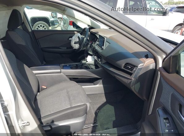 5N1BT3BAXPC916776 2023 NISSAN ROGUE Серебряный Вид салона спереди