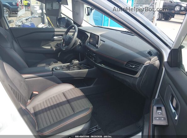 5N1BT3BB0SC828529 2025 NISSAN ROGUE Белый Вид салона спереди