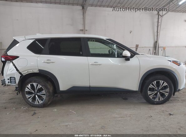 5N1BT3BB1PC945897 2023 NISSAN ROGUE White Вид задньої частини салону