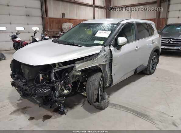 5N1BT3BB3SC762381 2025 NISSAN ROGUE Silver Vista tres cuartos delantera izquierda