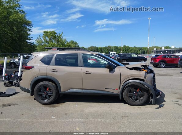 5N1BT3BB3SC798880 2025 NISSAN ROGUE Бежевый Вид задней части салона