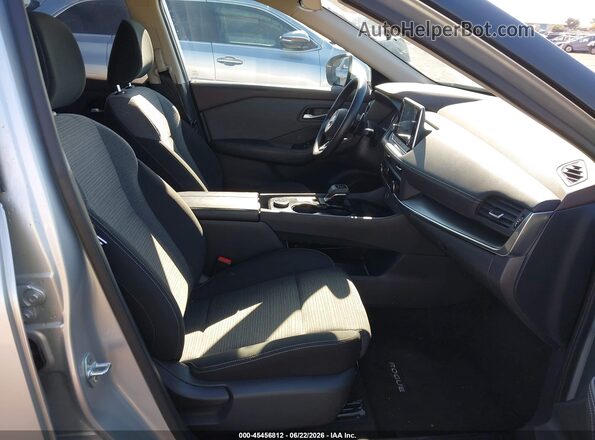 5N1BT3BB4PC823020 2023 NISSAN ROGUE Silver წინა სალონის ხედი