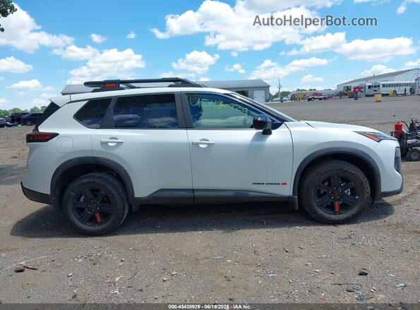 5N1BT3BB7SC782875 2025 NISSAN ROGUE Белый Вид задней части салона