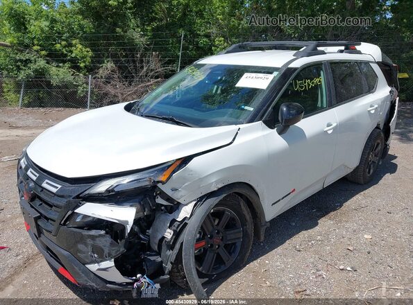 5N1BT3BB7SC782875 2025 NISSAN ROGUE Белый Вид спереди