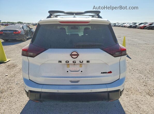 5N1BT3BB8SC789687 2025 NISSAN ROGUE White Widok z tyłu