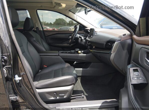 5N1BT3CB7PC795485 2023 NISSAN ROGUE Черный Вид салона спереди
